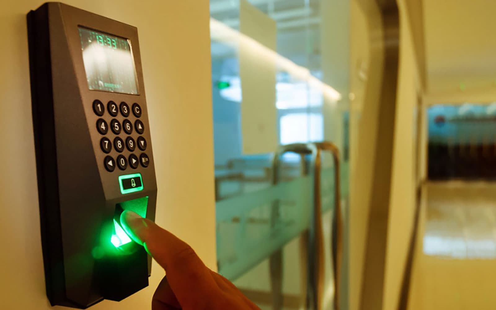 may-cham-cong-van-tay-the-cam-ung-ronald-jack-f18